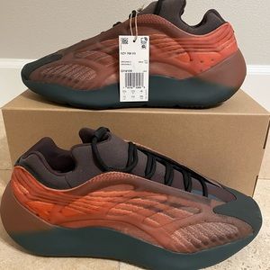 YEEZY 700 V3 size 13. Copper Fade color way. December 2021 release. NIB, NWT.